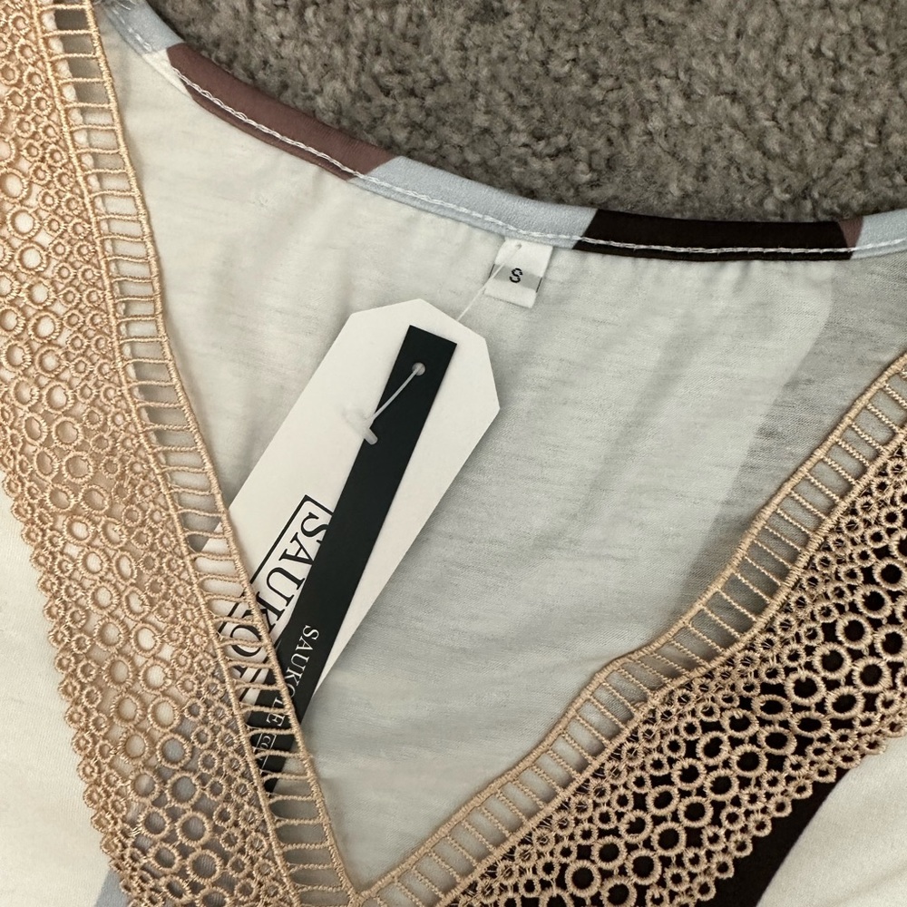 Top - Picture 2 of 2